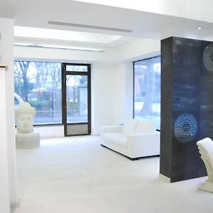 https://lloyd.hotelslidodijesolo.com